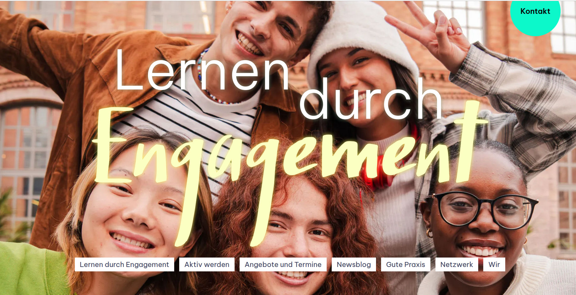Screenshot der LdE Website: Mehrere junge Menschen gucken den Betrachtenden freundlich an.